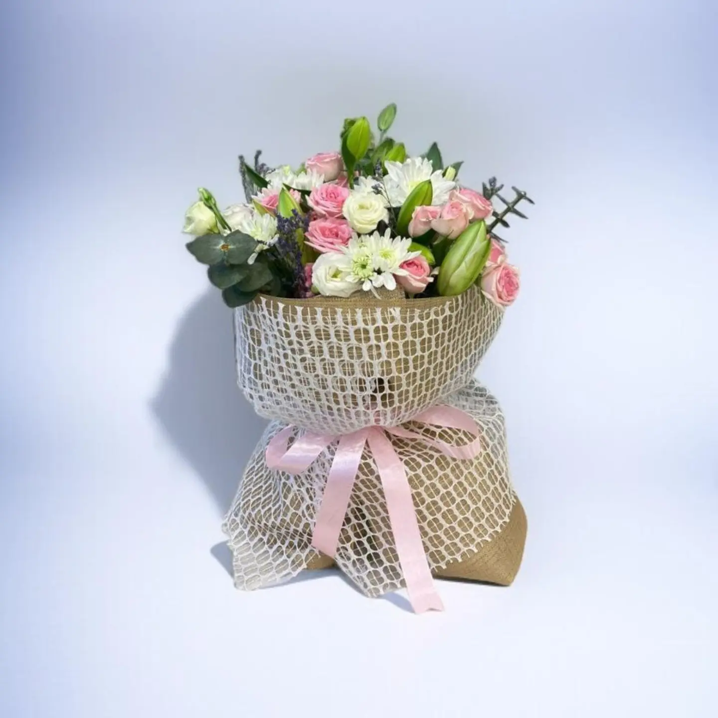 باقة ورد أنيقة برونق ريفي