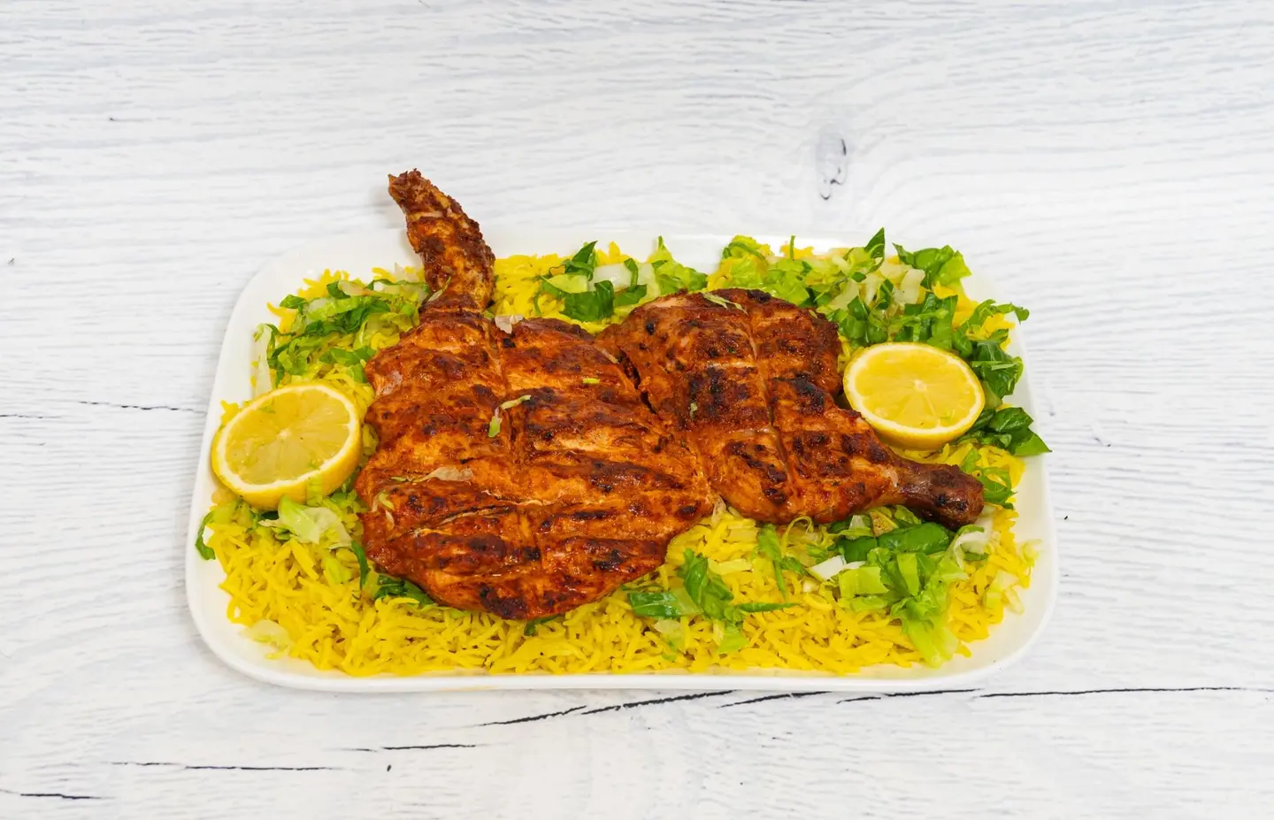 نص دجاج على الفحم مع الأرز