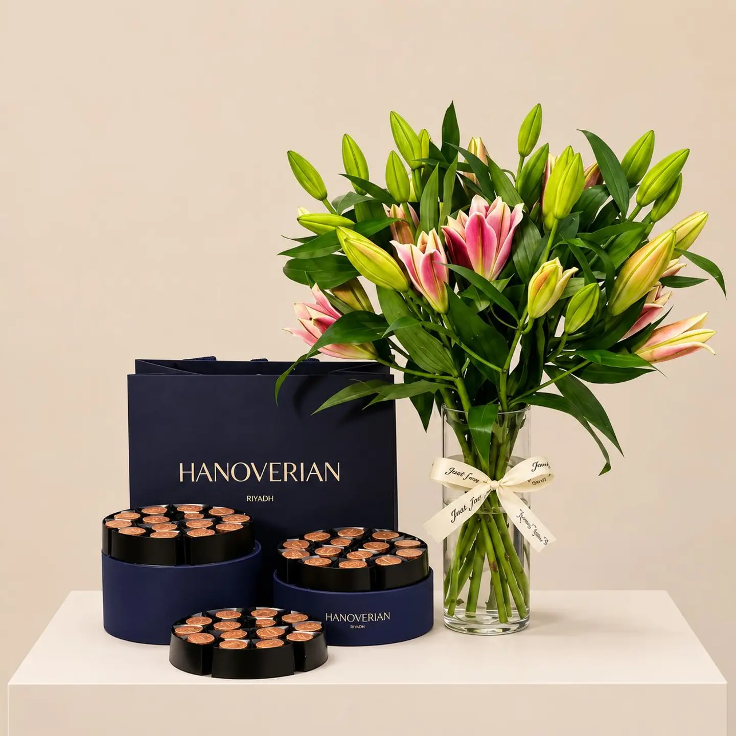 Flower Vase With Hanoverian Chocolate 2