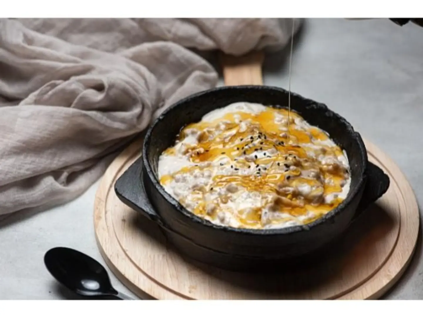 Masoub With Cream And Honey