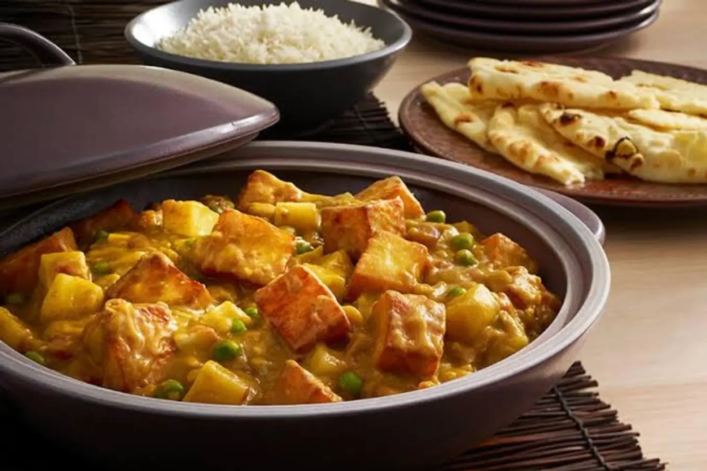 Paneer With Cashew And Peas