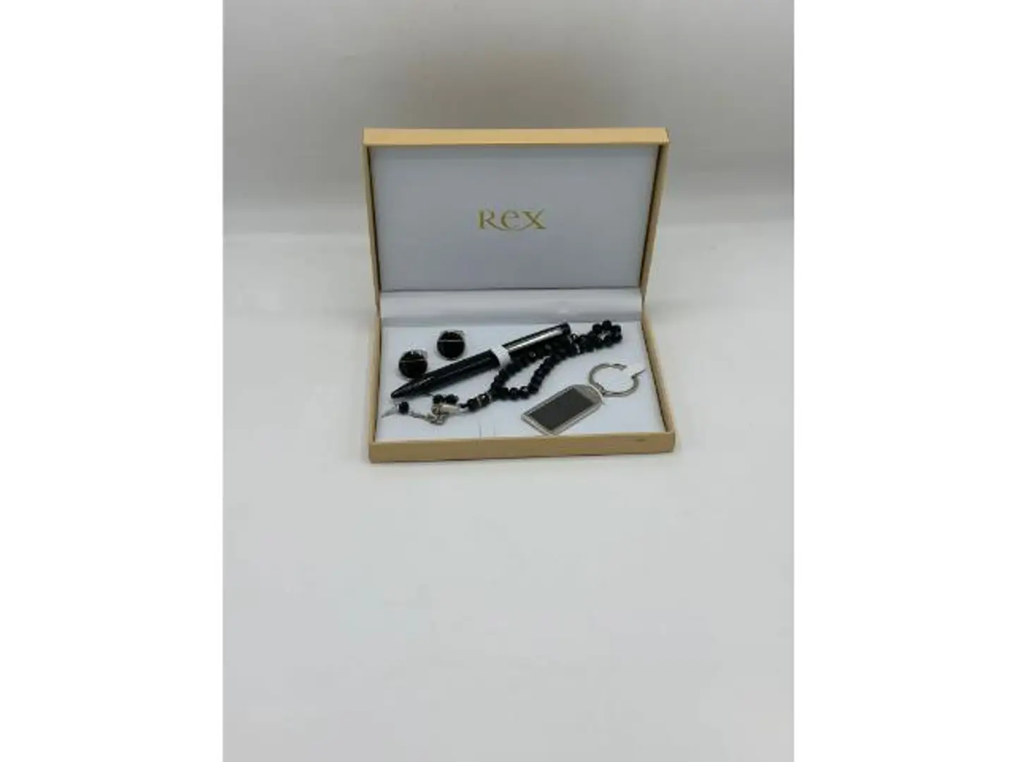 طقم رجالي وسبحة 1