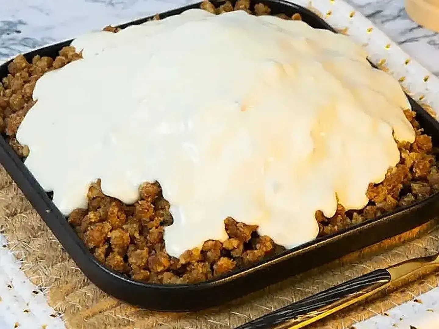 فتة تمر وقشطة