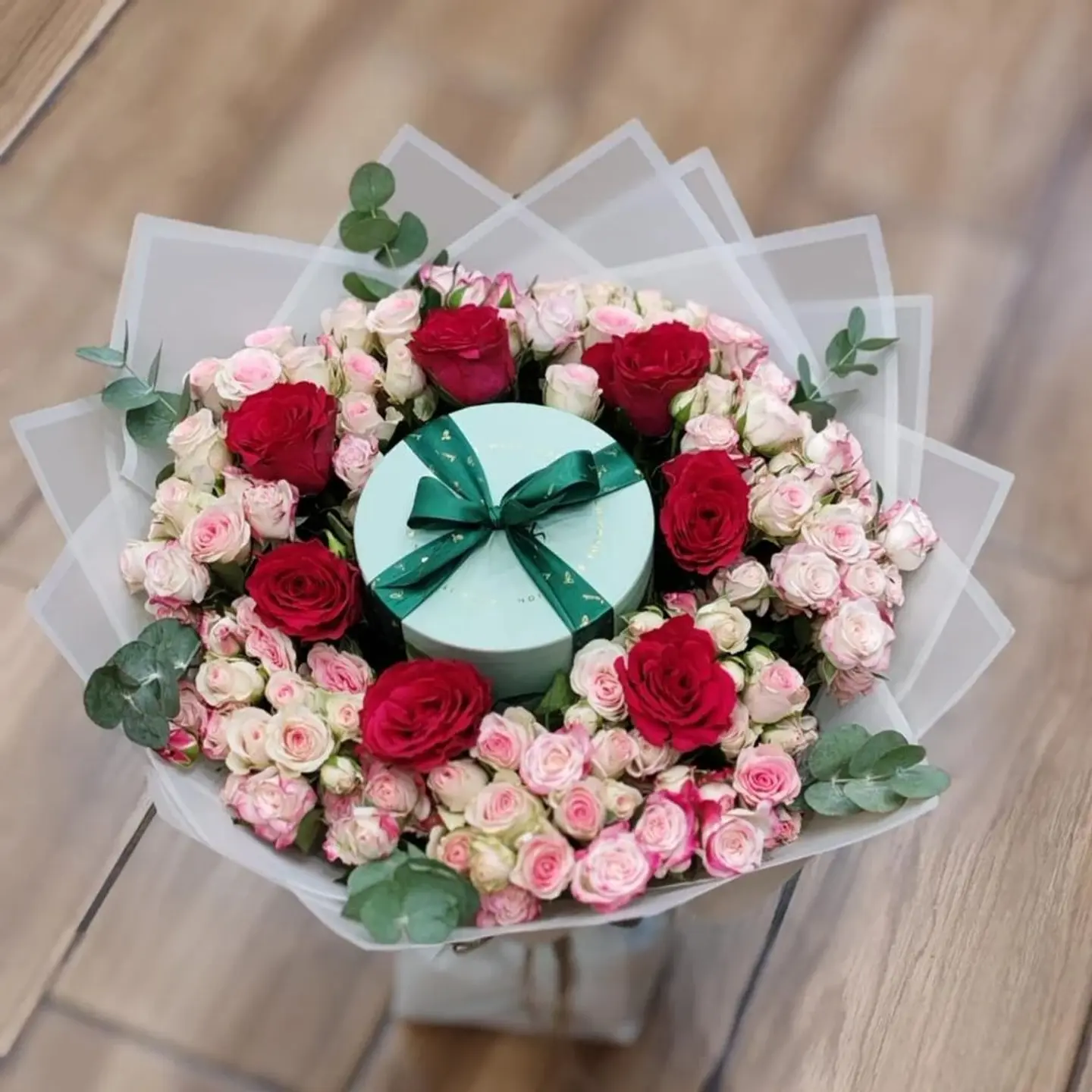 ورد انوش ورد أغار عليك من أحلامي من لهفتي واشتياقي ومن خفقات قلبي