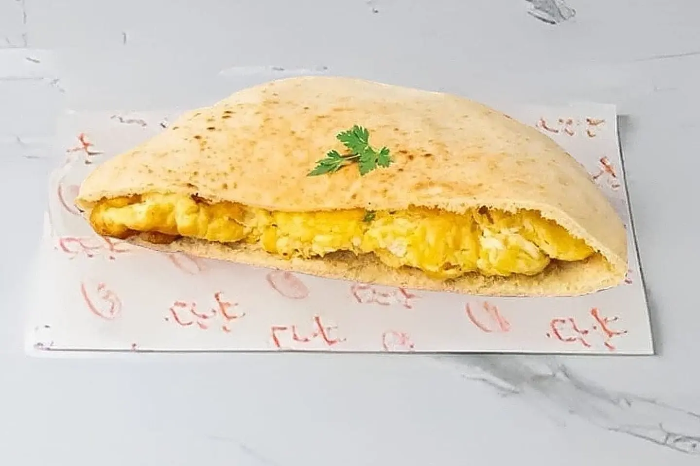 ساندوتش رغيف عربي بيض
