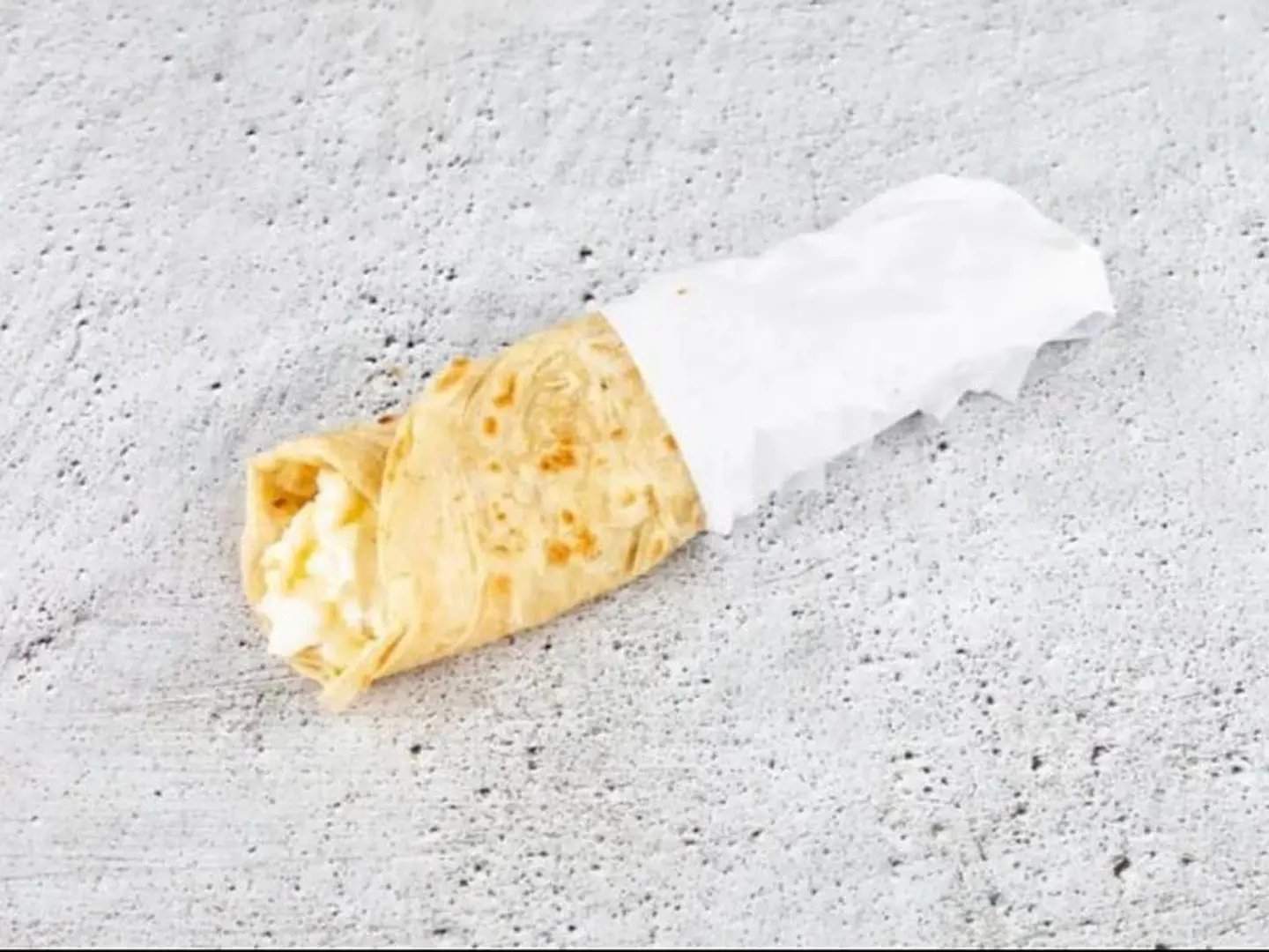 شباتي بيض مقلي باللبنة