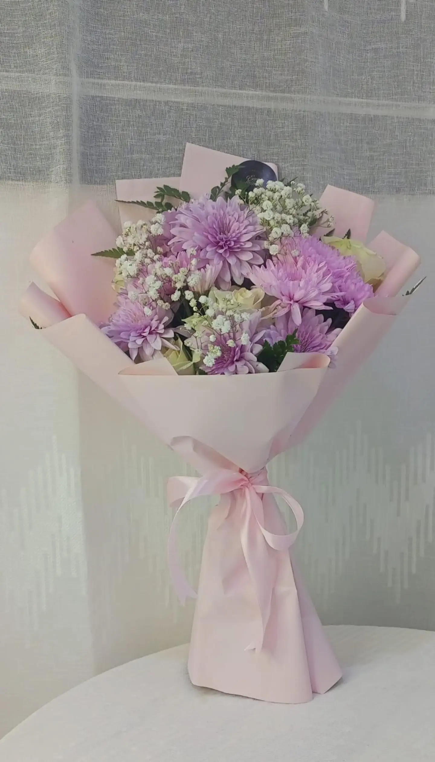 باقة الكريز مع الجوري الجذاب