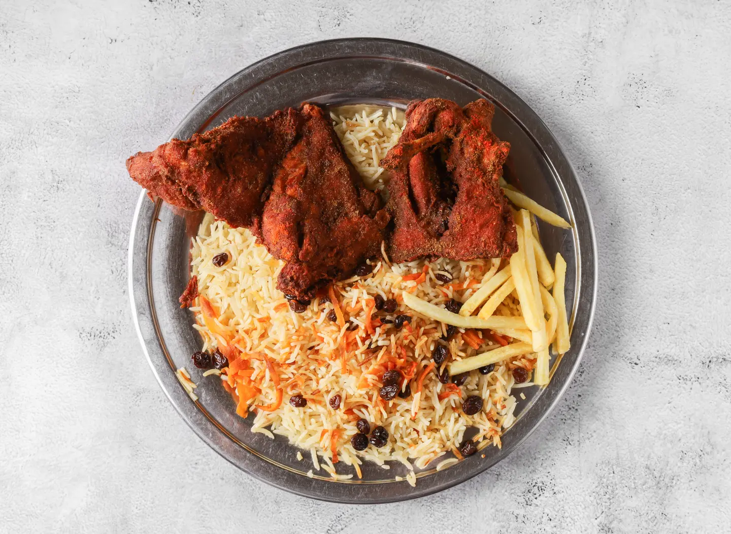 نصف حبة دجاج مقلي شوايه مع ارز