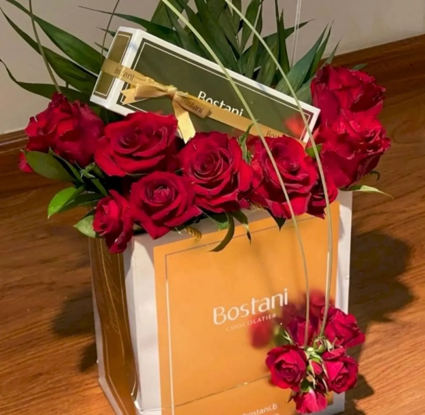 Flower Arrangement With Bustani Chocolate 10