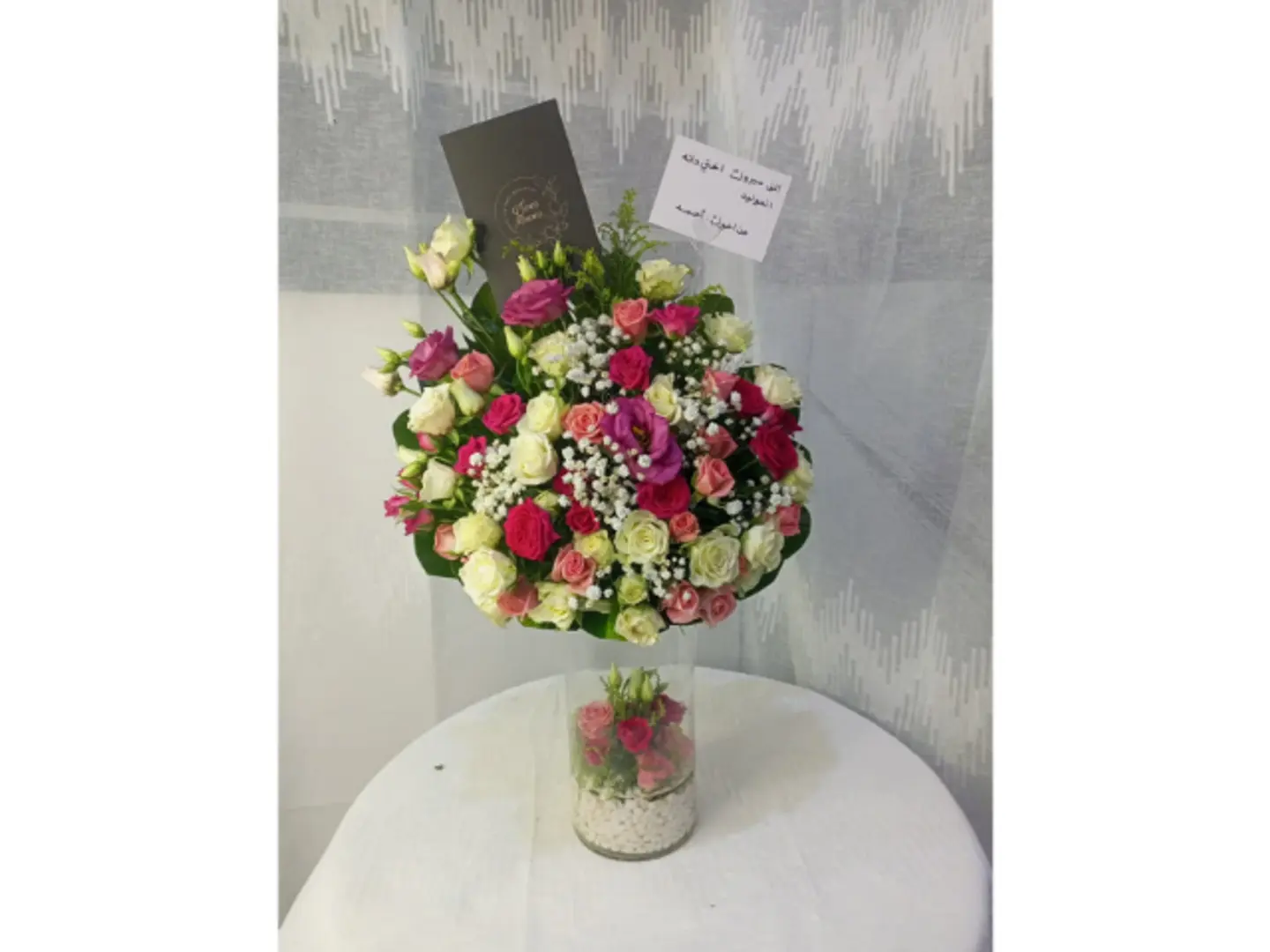 بوكية زجاجي بورود الجوري وبيبي روز