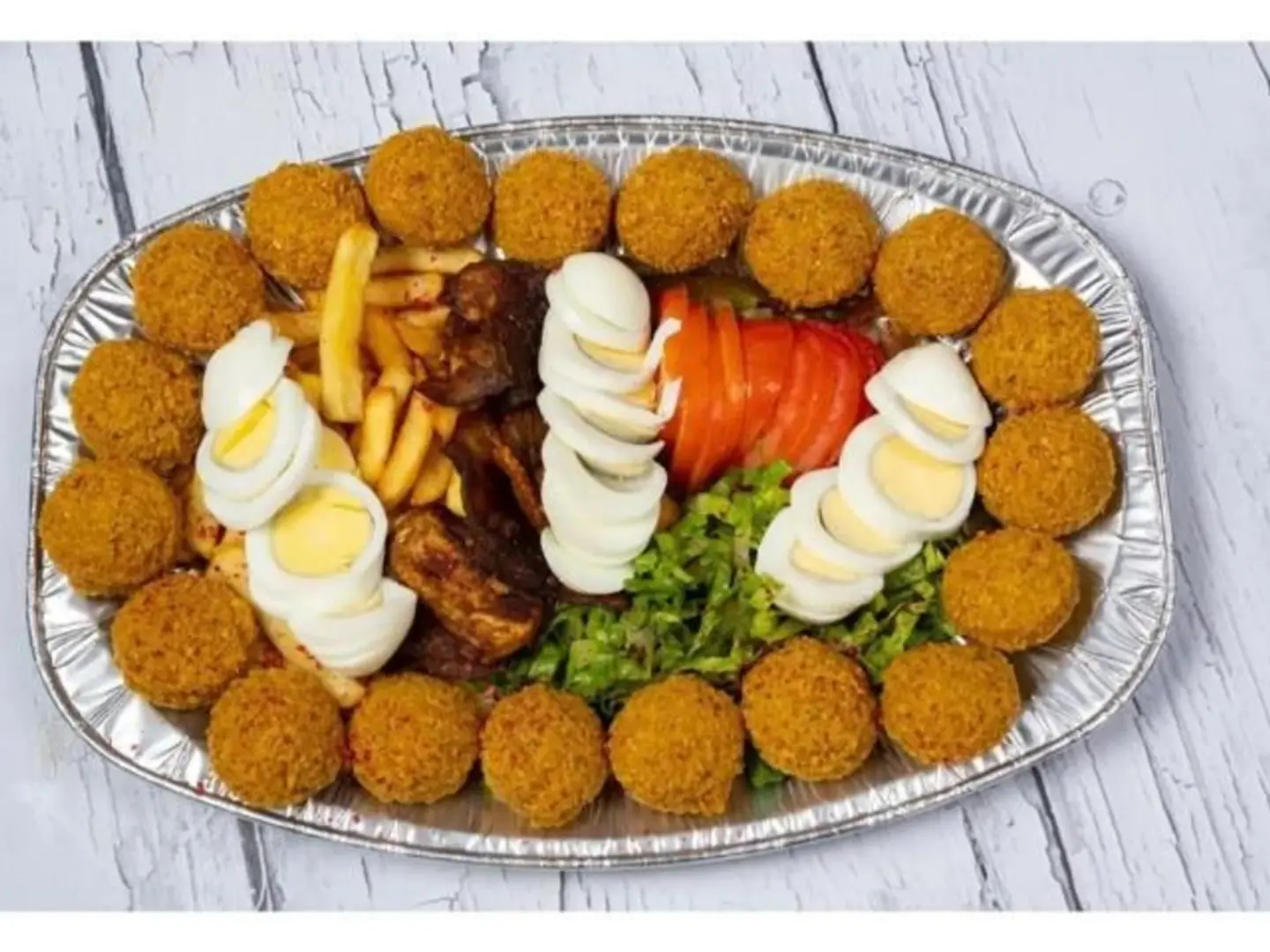 صحن مشكل مع بيض