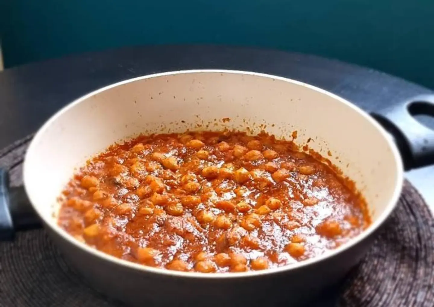 فاصوليا مع بيض ناشف