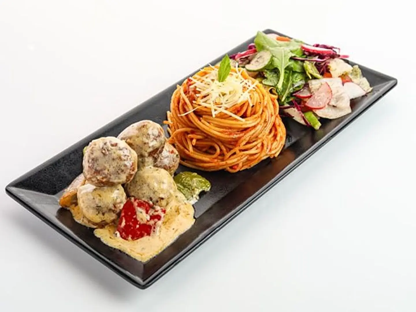 مكرونة كرات دجاج