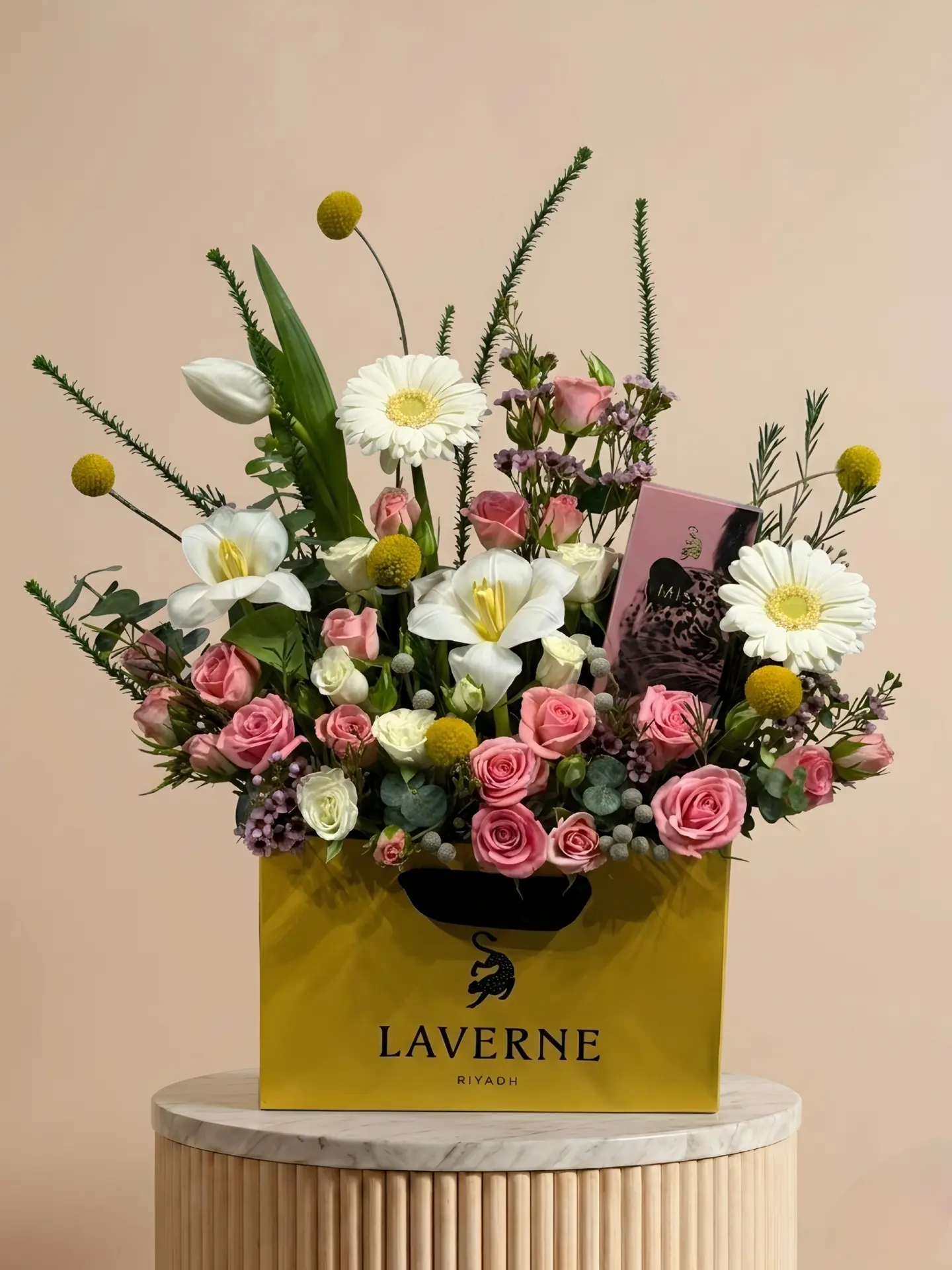 تنسيق باقه مع عطر لا روزيه دي مارلي