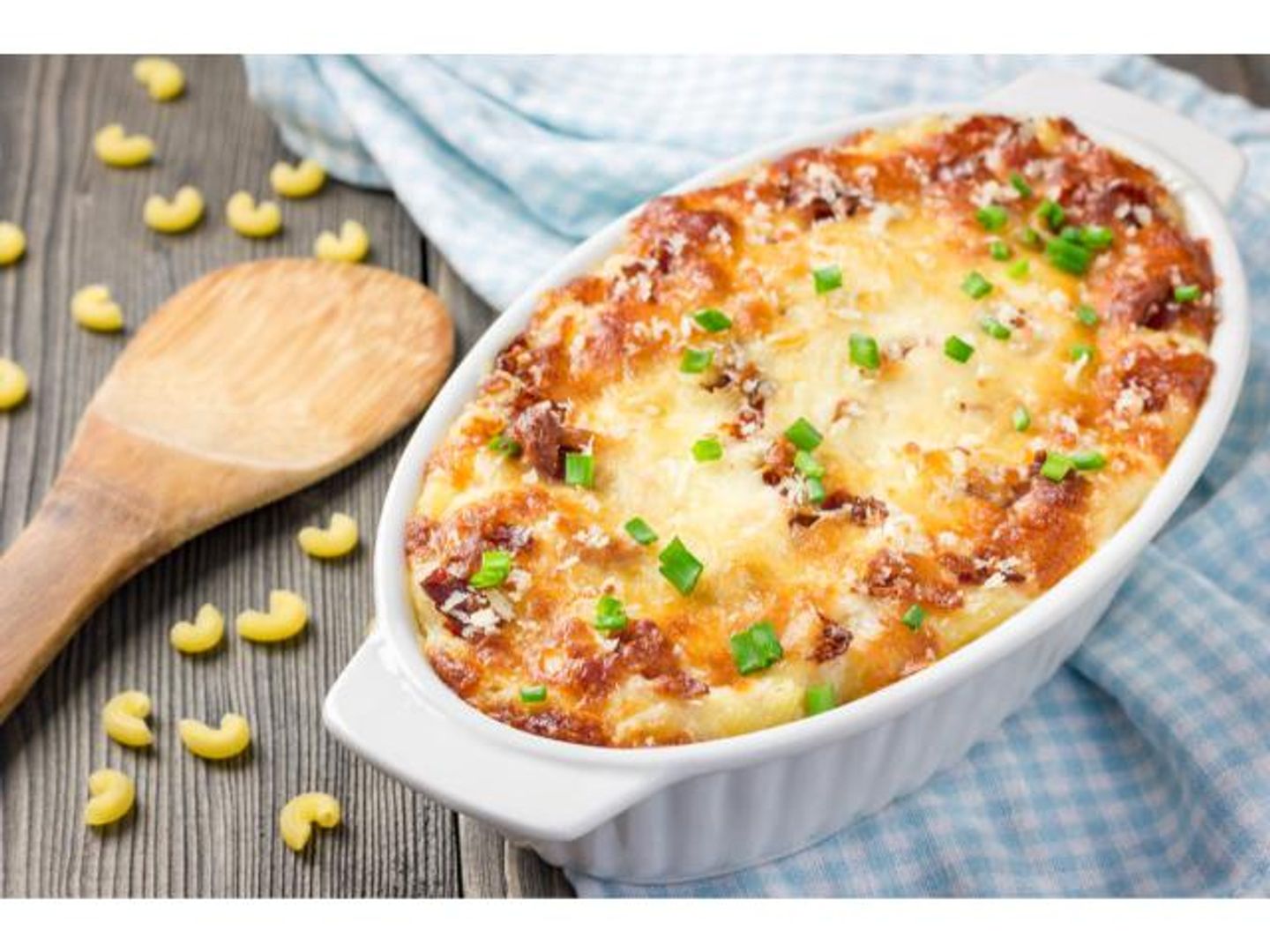 Béchamel Pasta Tray With Meat For 5 Persons , 5 Muhallabiya , 5 Cold Drinks