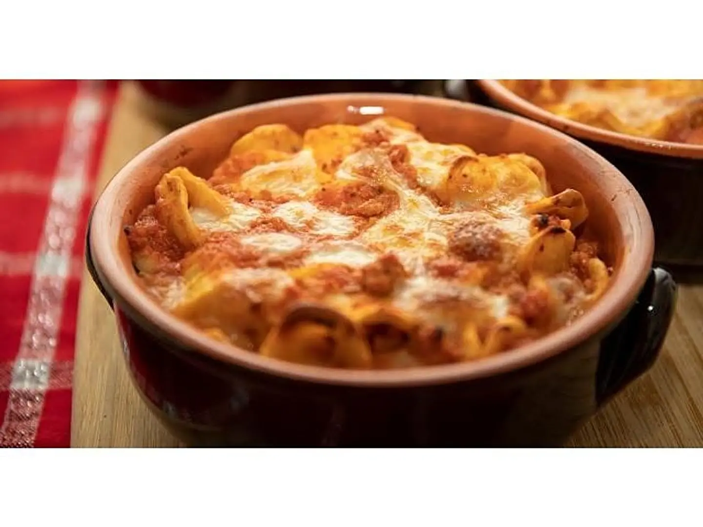 طاجن مكرونة موتزاريلا