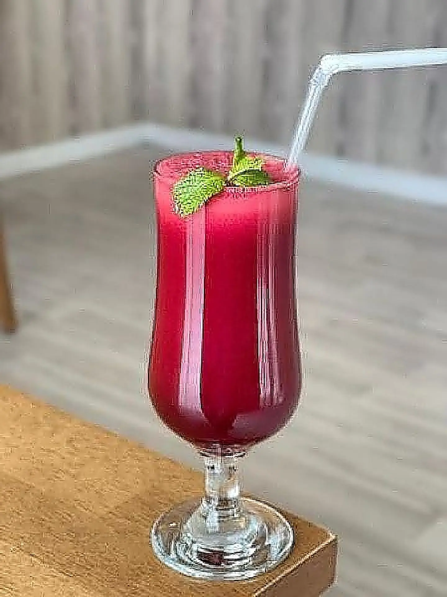 عصير النعناع الأحمر