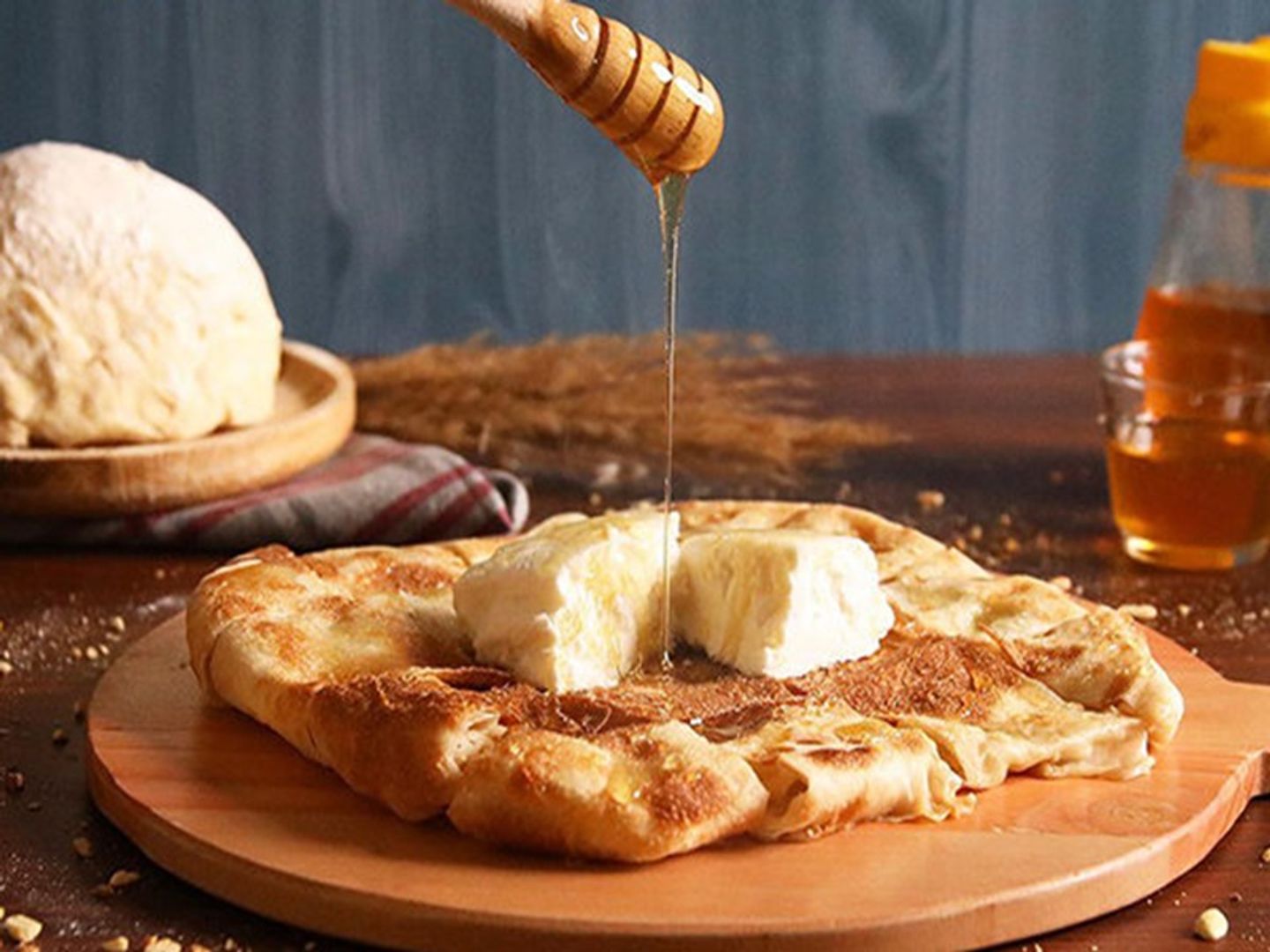 فطيرة قشطة مع العسل