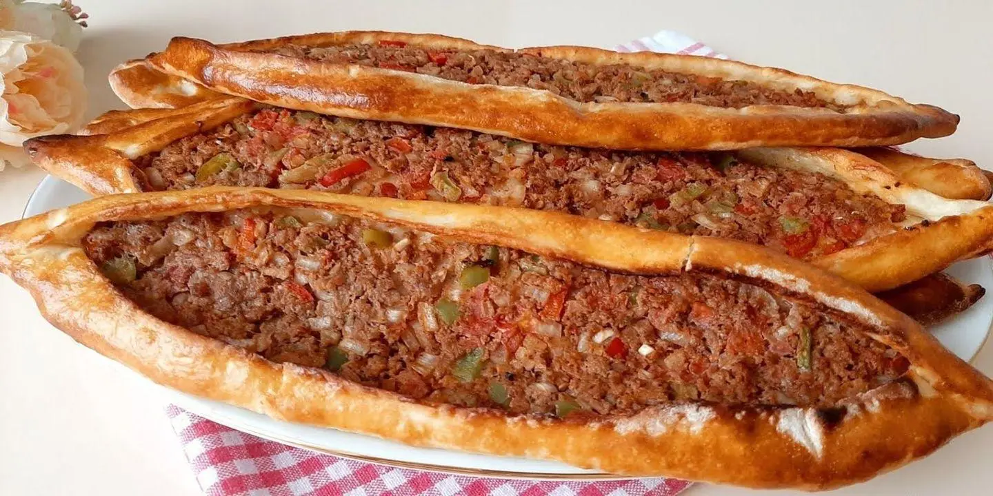 فطيرة لحم بالعجين