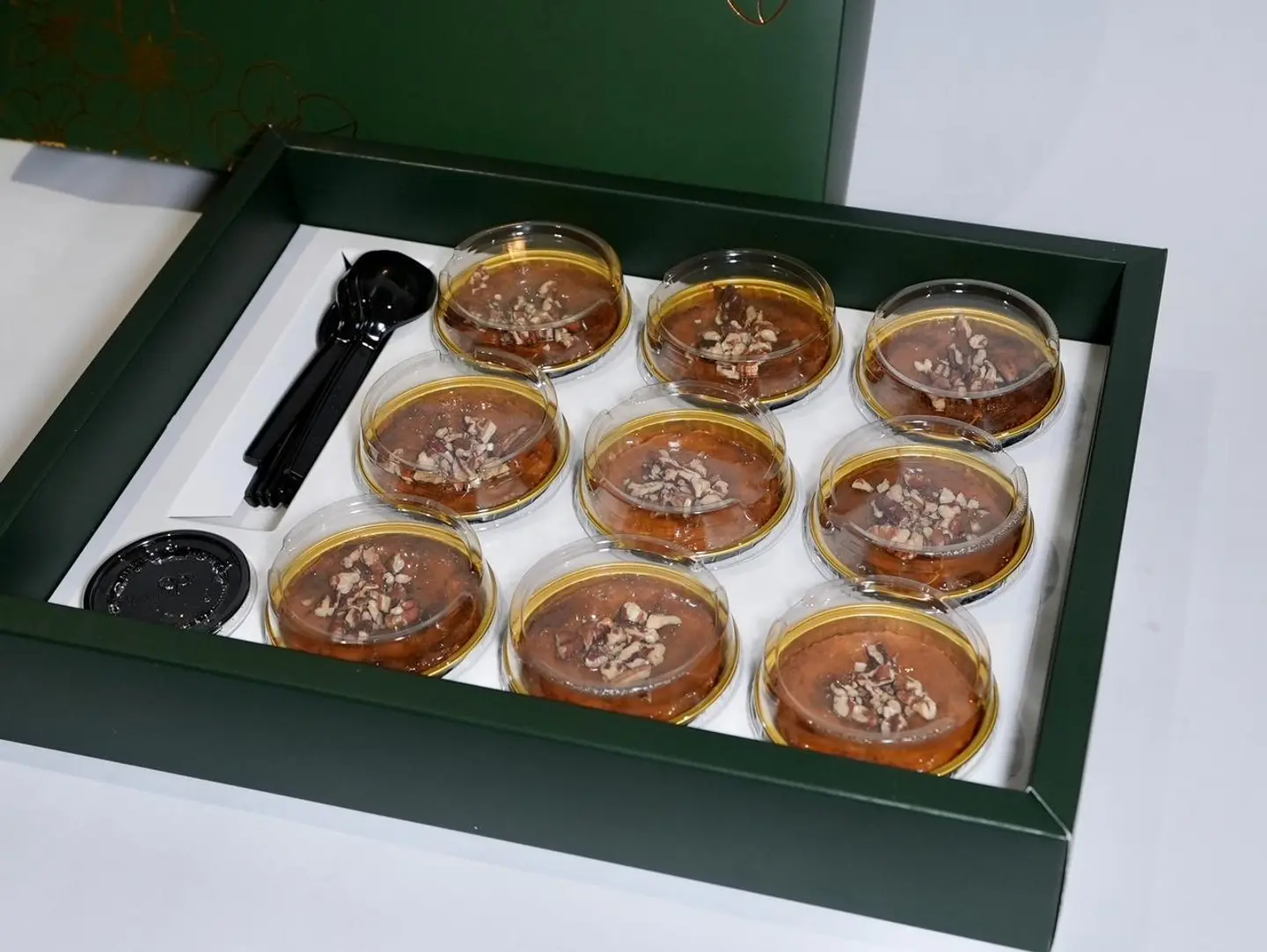 Basbousa Cups Box With Toffee And Pecan