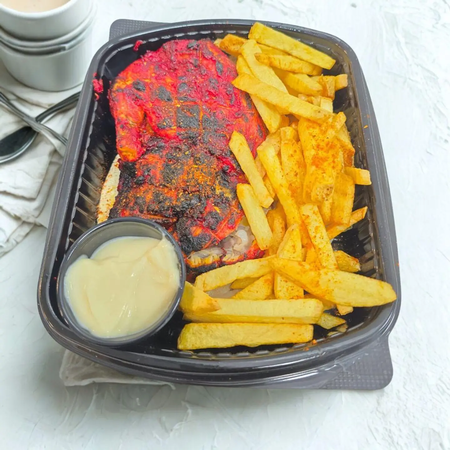 دجاج محمر بالفحم مع البطاطس