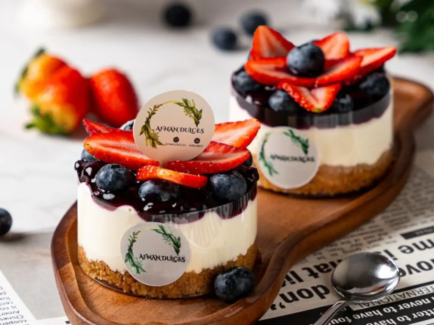 تشيز كيك فراولة وتوت (شخص)