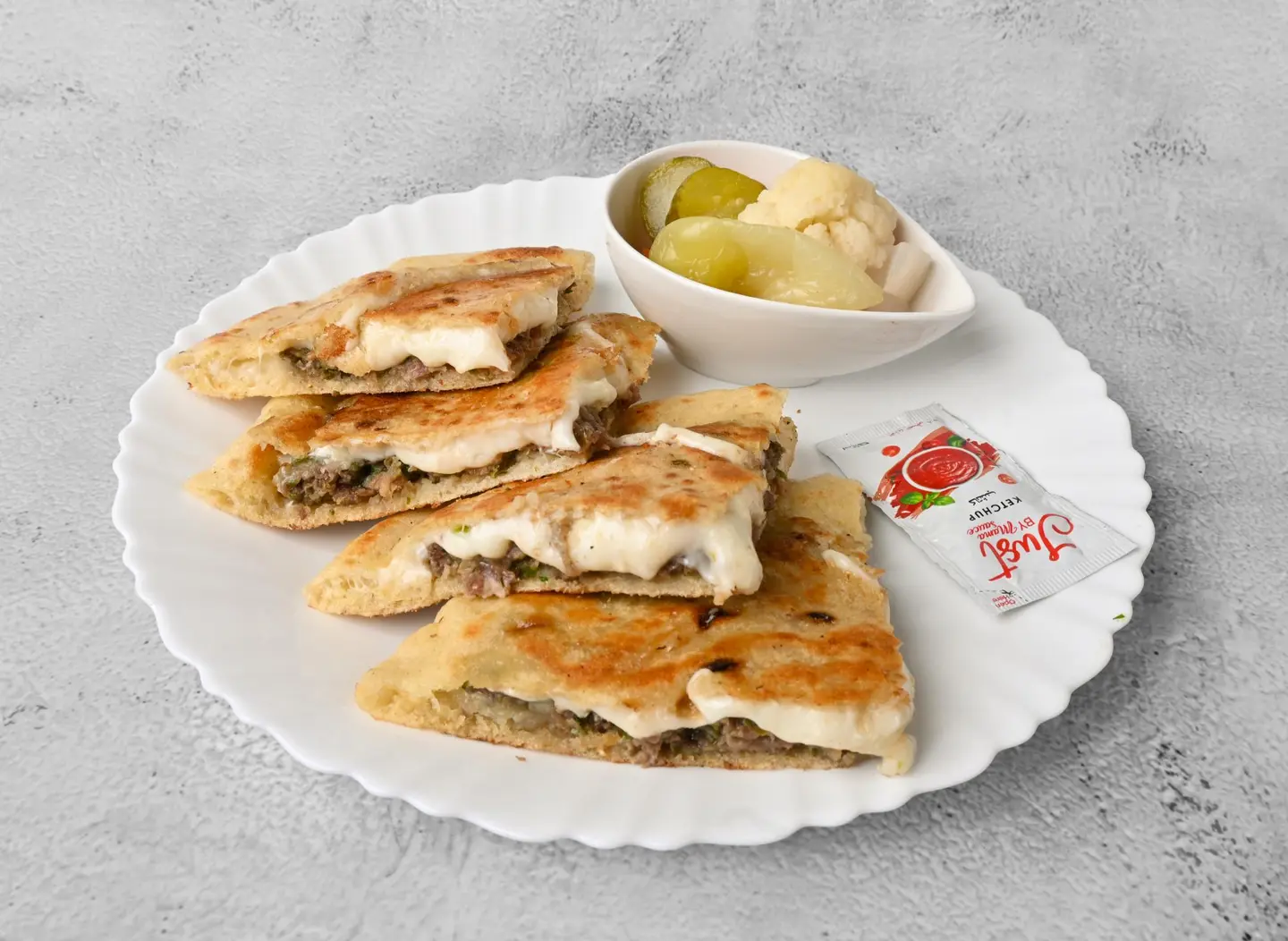 ساندوتش حواوشي جبنة