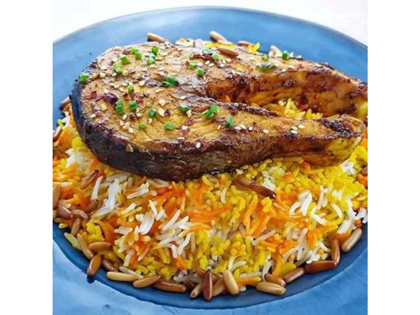سلمون مع رز