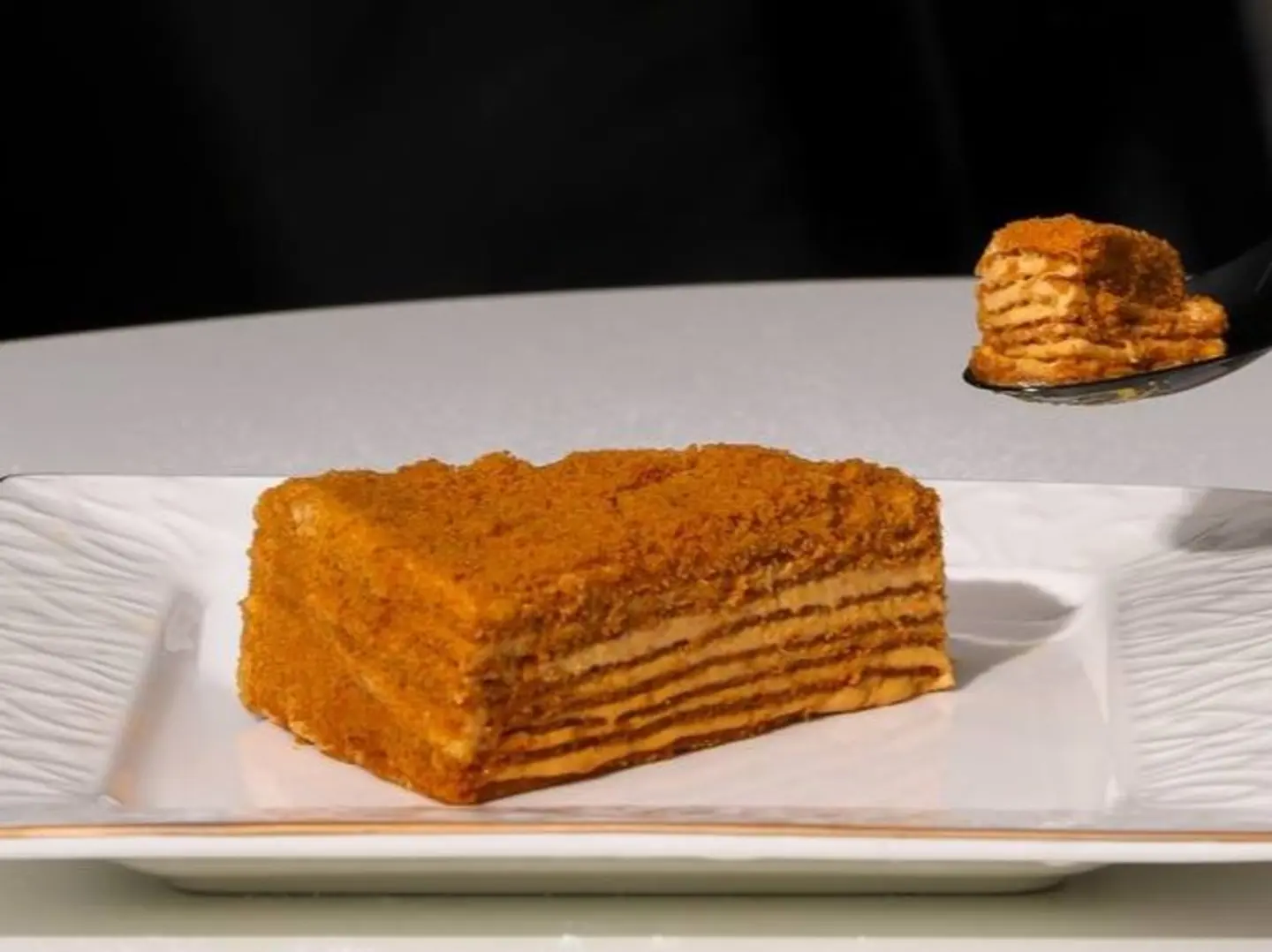 كيكة عسل مع قهوة اليوم