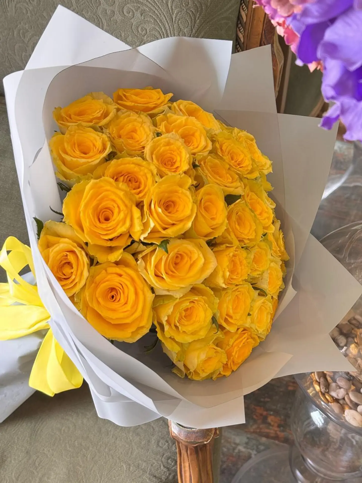 20 Roses Yellow Flowers Bouquet