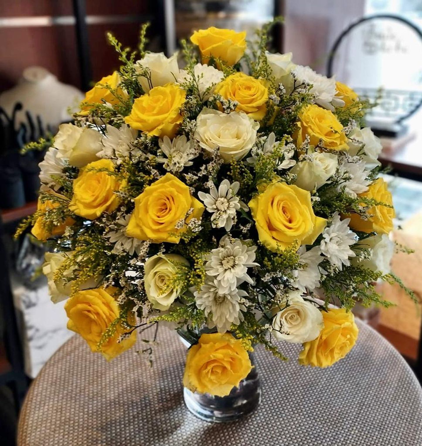 Mix Flower Vase White And Yellow