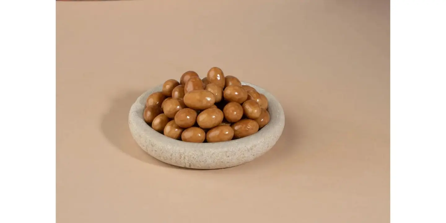 لوز مغطى شوكولاته بالكراميل