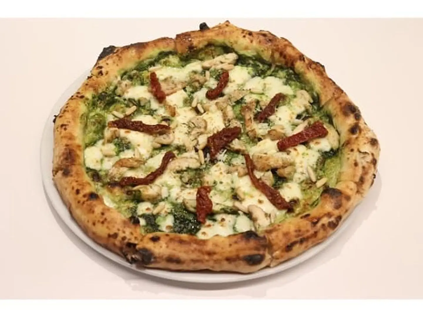 بيتزا دجاج بيستو