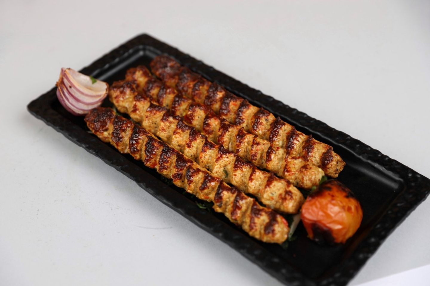 " نص كباب دجاج . خبز و طحينه و دقوس."