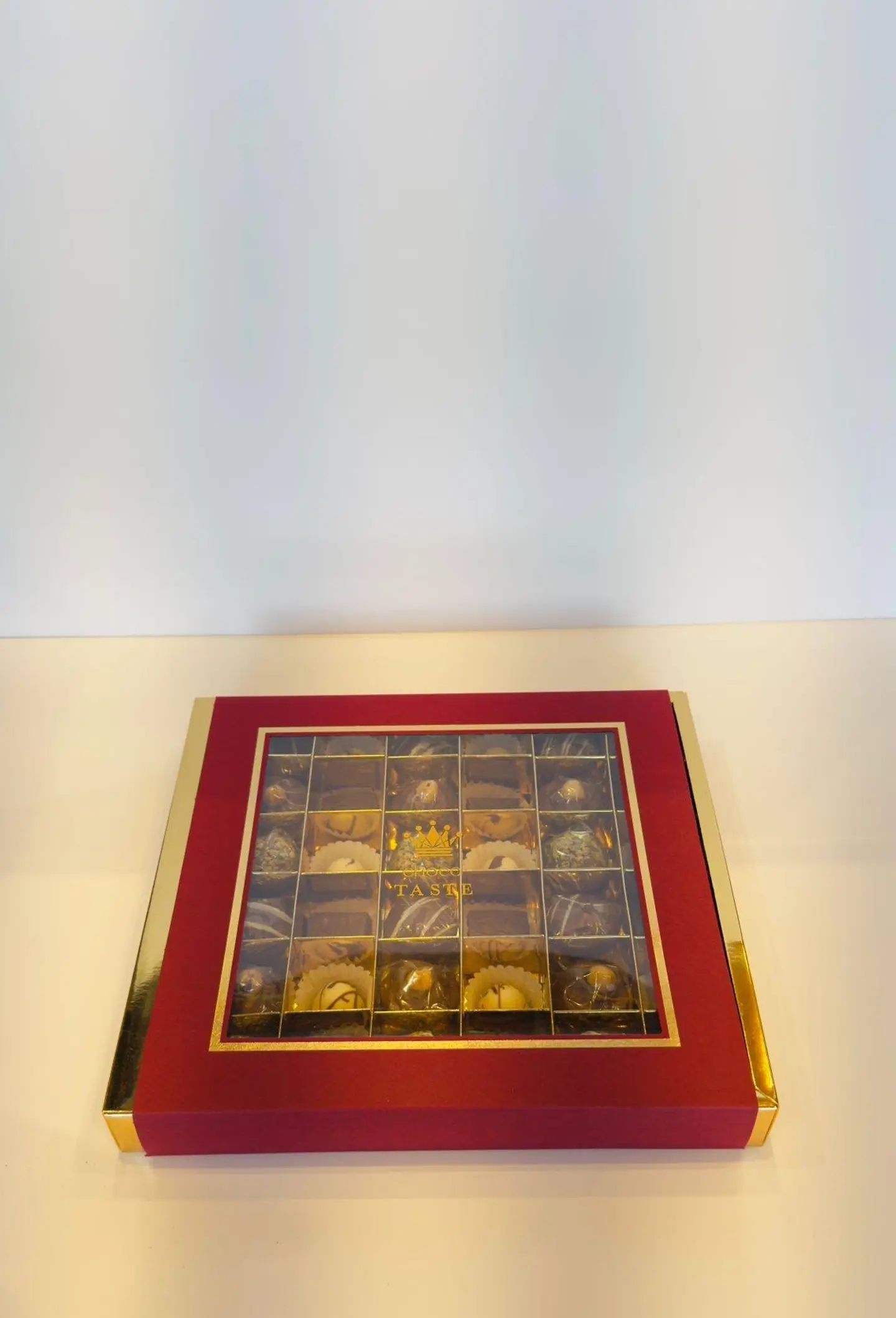 بوكس مربع ذهبي واحمر