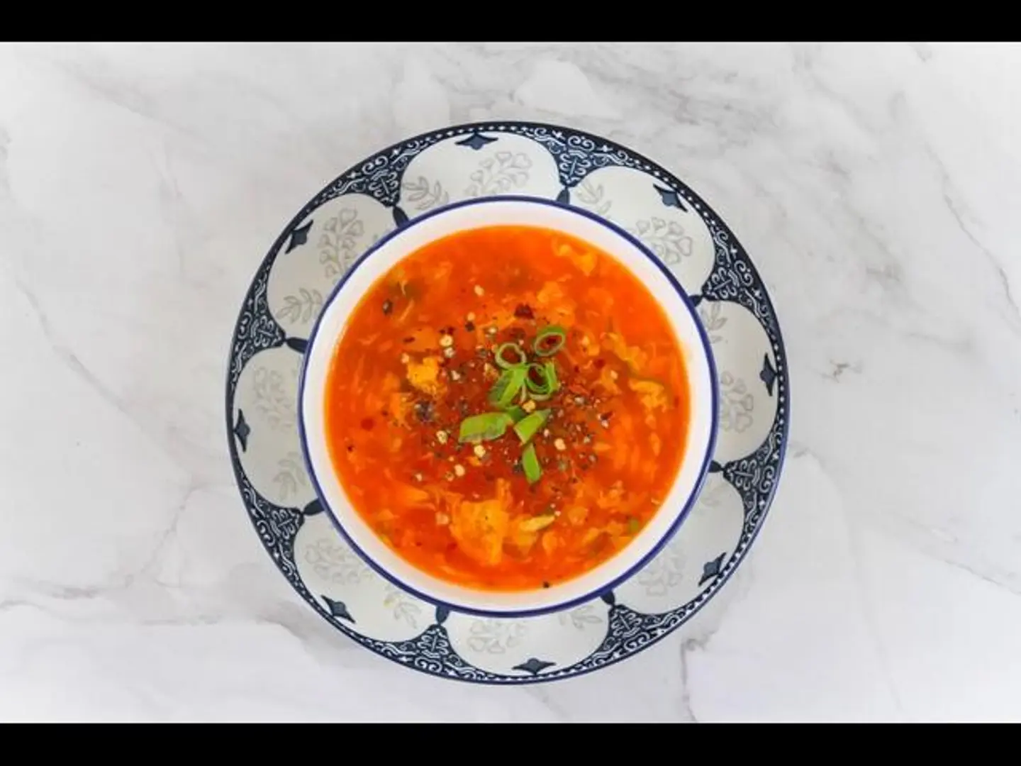 شوربة حارة وحامضة