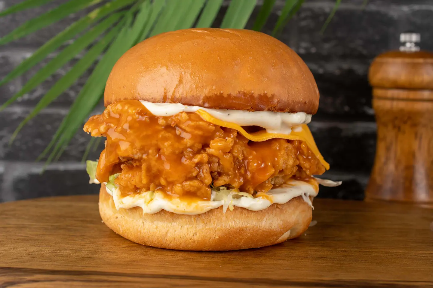 برجر دجاج مقرمش (حار)