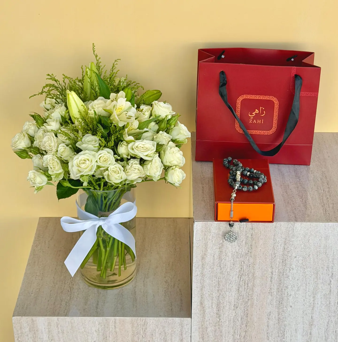 سبحة زاهي انيقة مع فازة