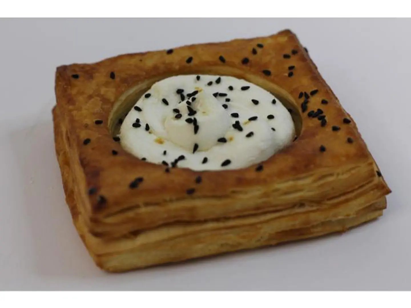 دانش جبنة مالحة