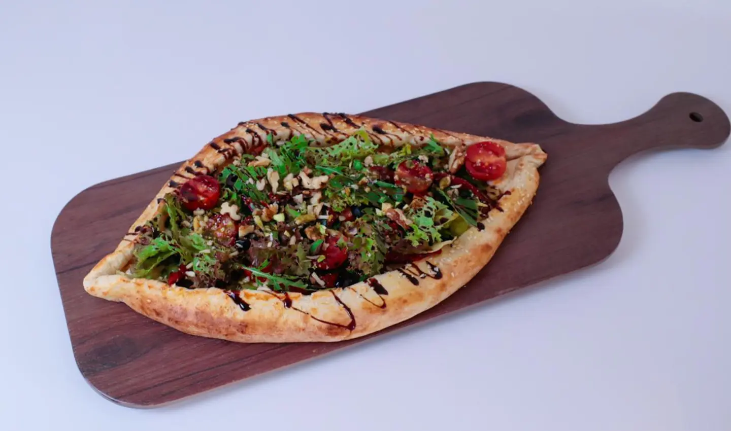 فطيرة حلوم بالبيستو