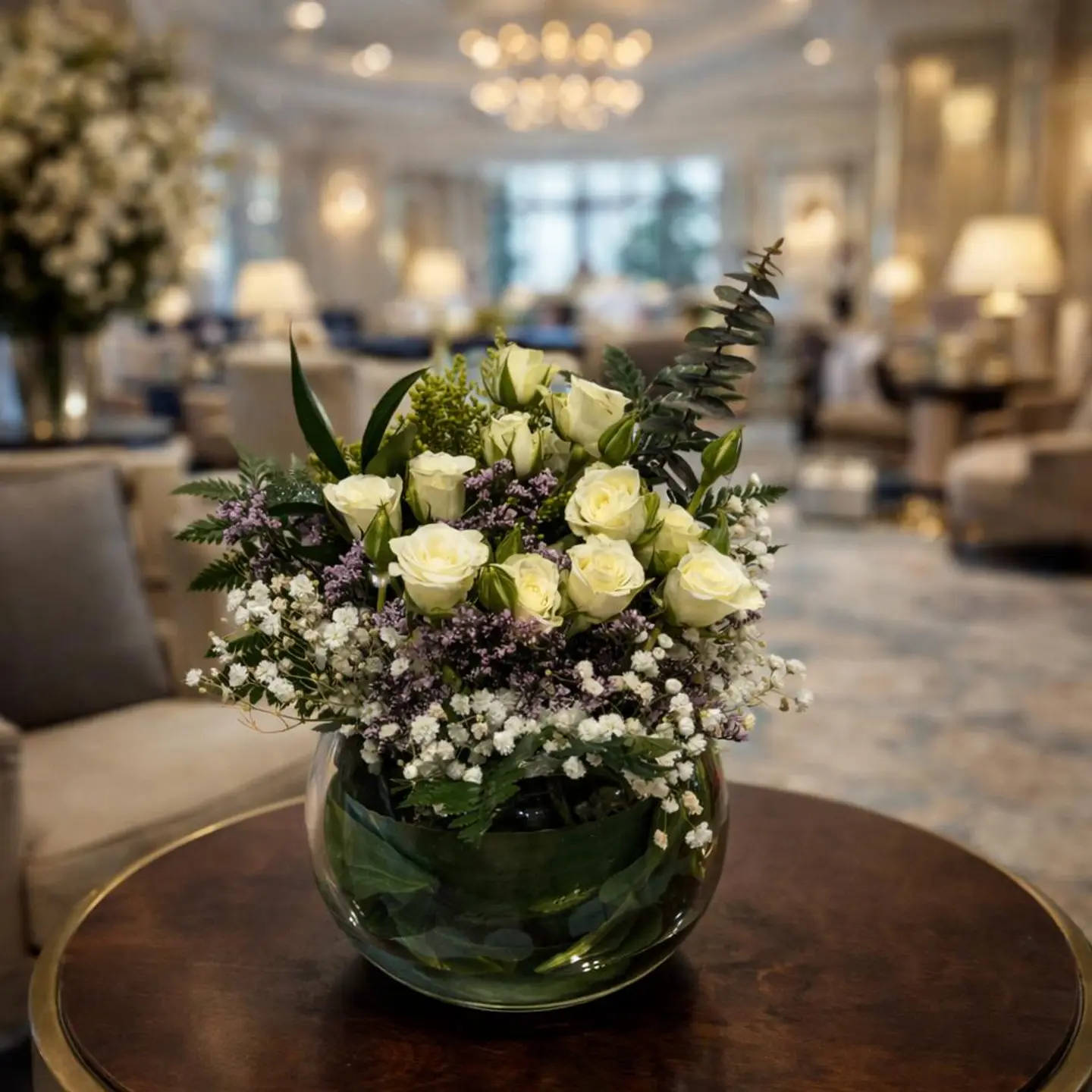 فازة ابيض ثلاثة