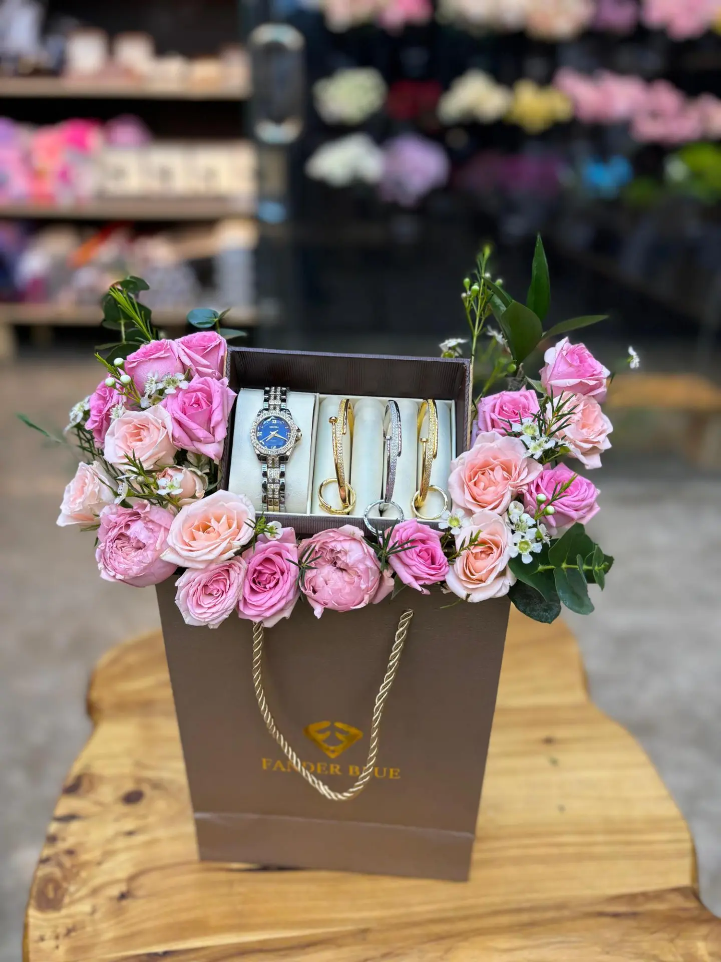 ساعة نسائي بوكس 1