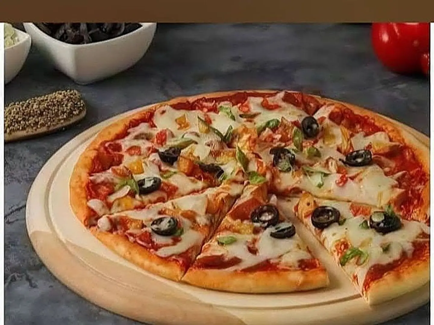 بيتزا بيبرونى