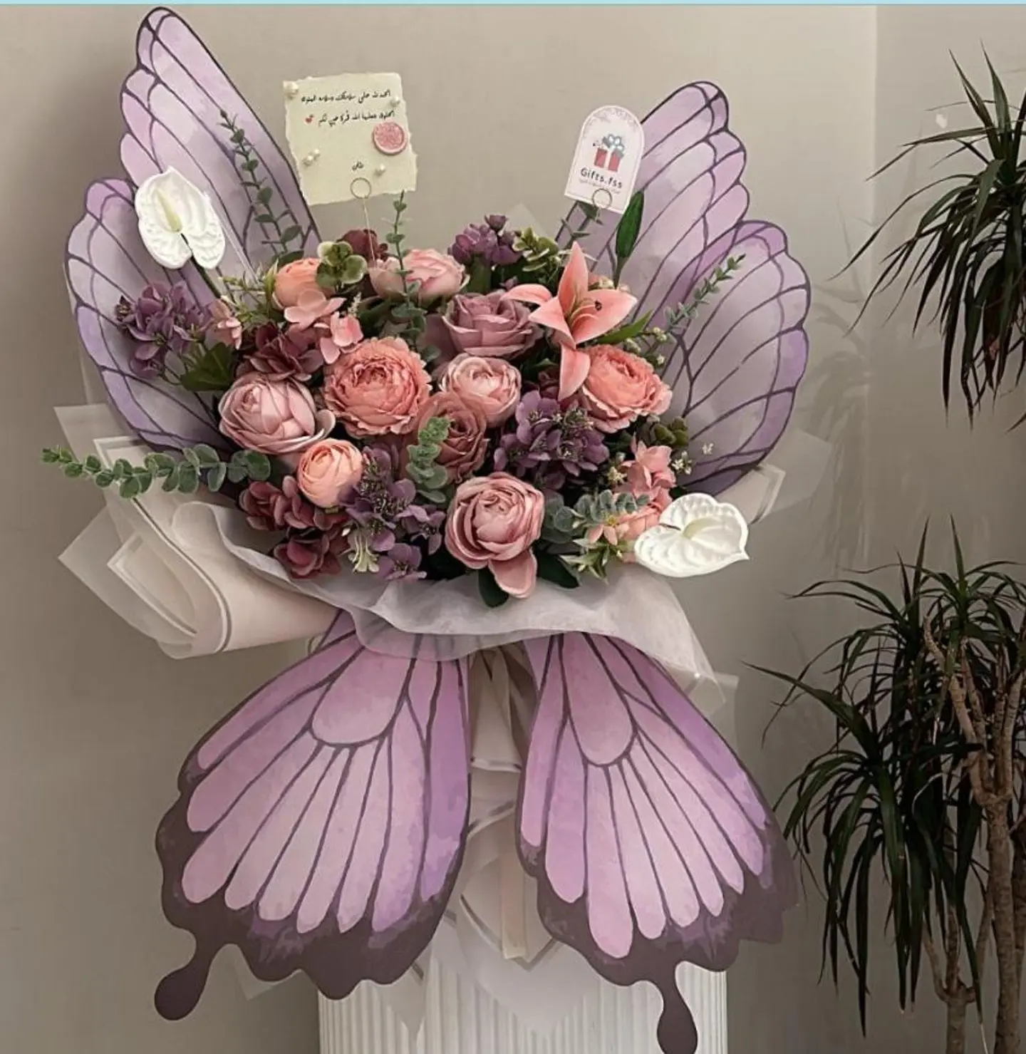 باقة وديات ورد صناعي مع أكسسوارات