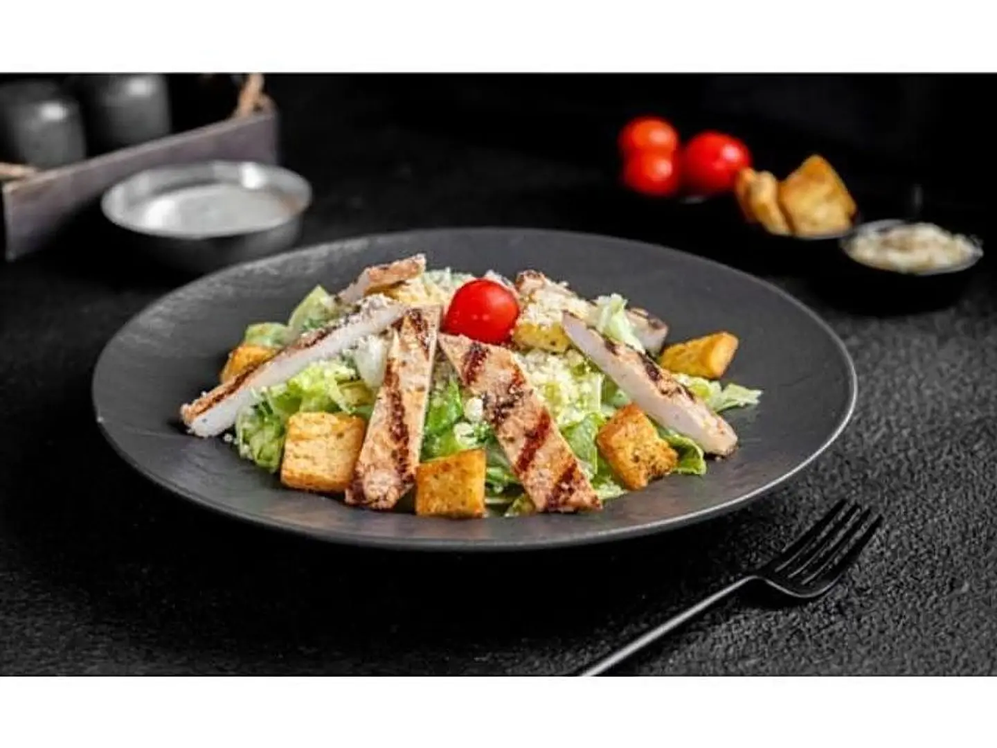 سلطة سيزر بالدجاج