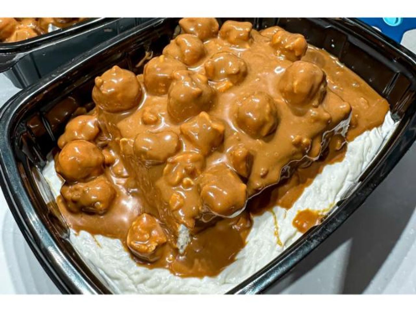 قشطوطة ارز بلبن شوكلاطه وبندق