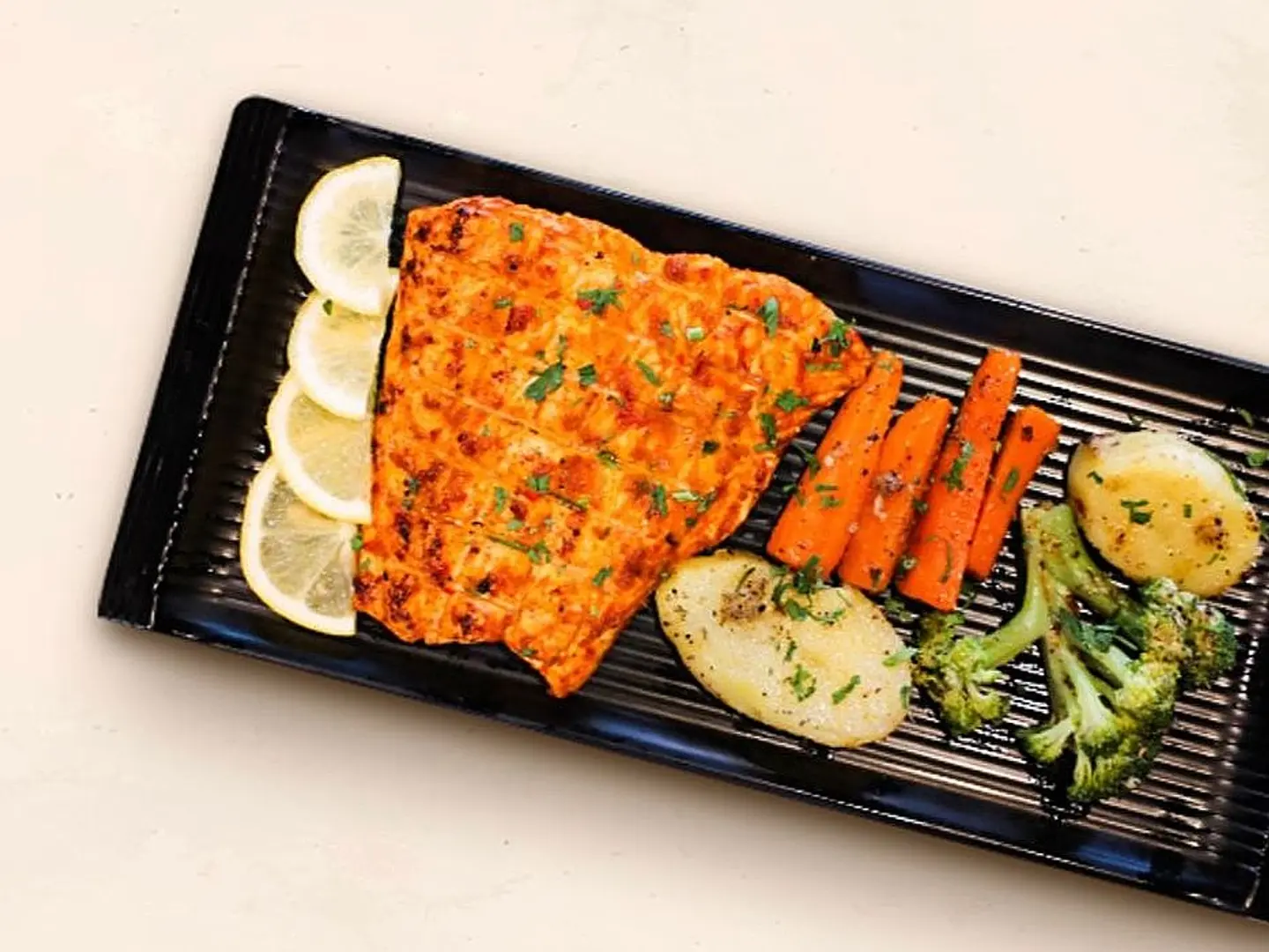 سلمون مشوي ربع كيلو