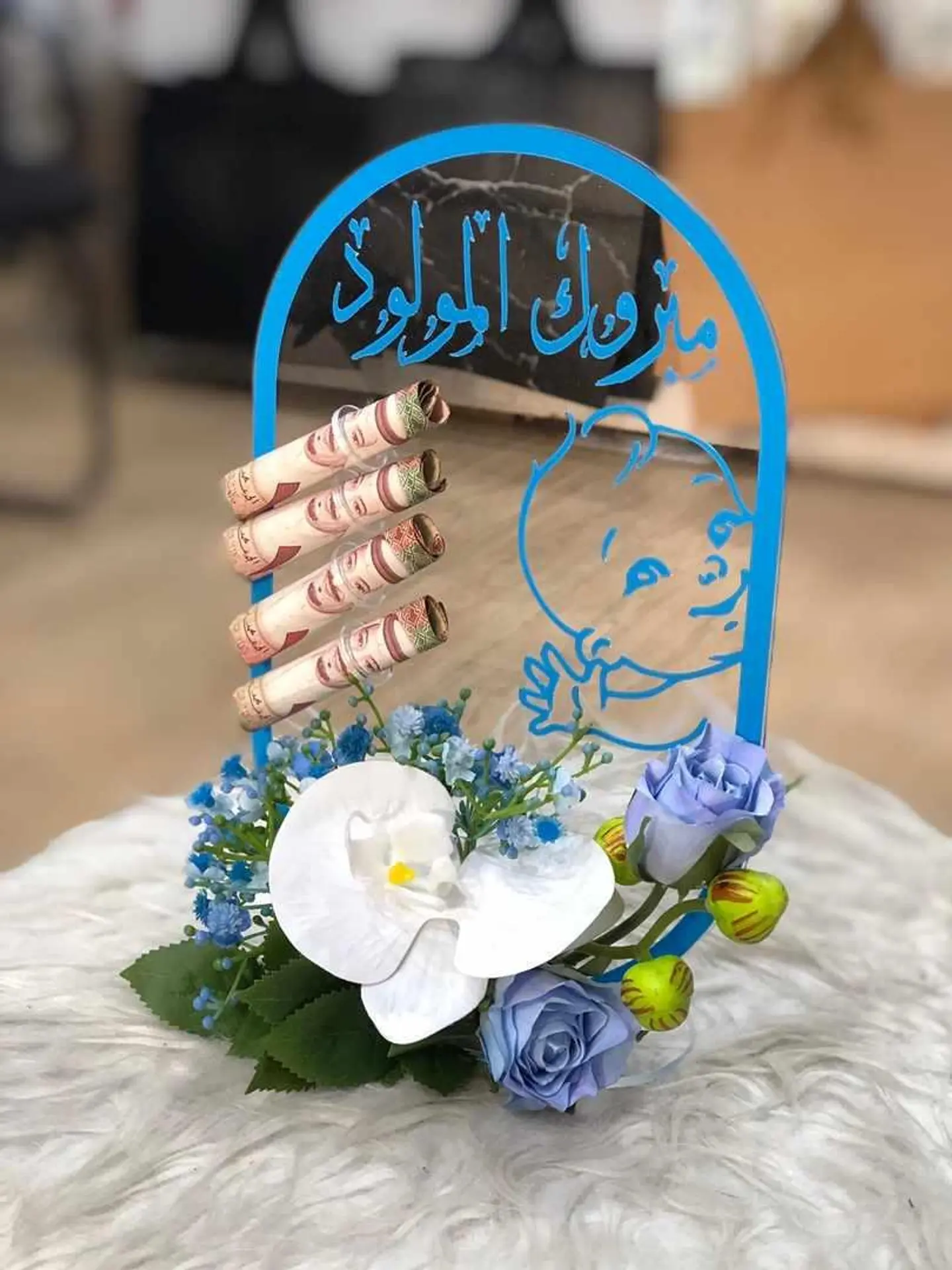 استاند مواليد ولادي مع ورد صناعي