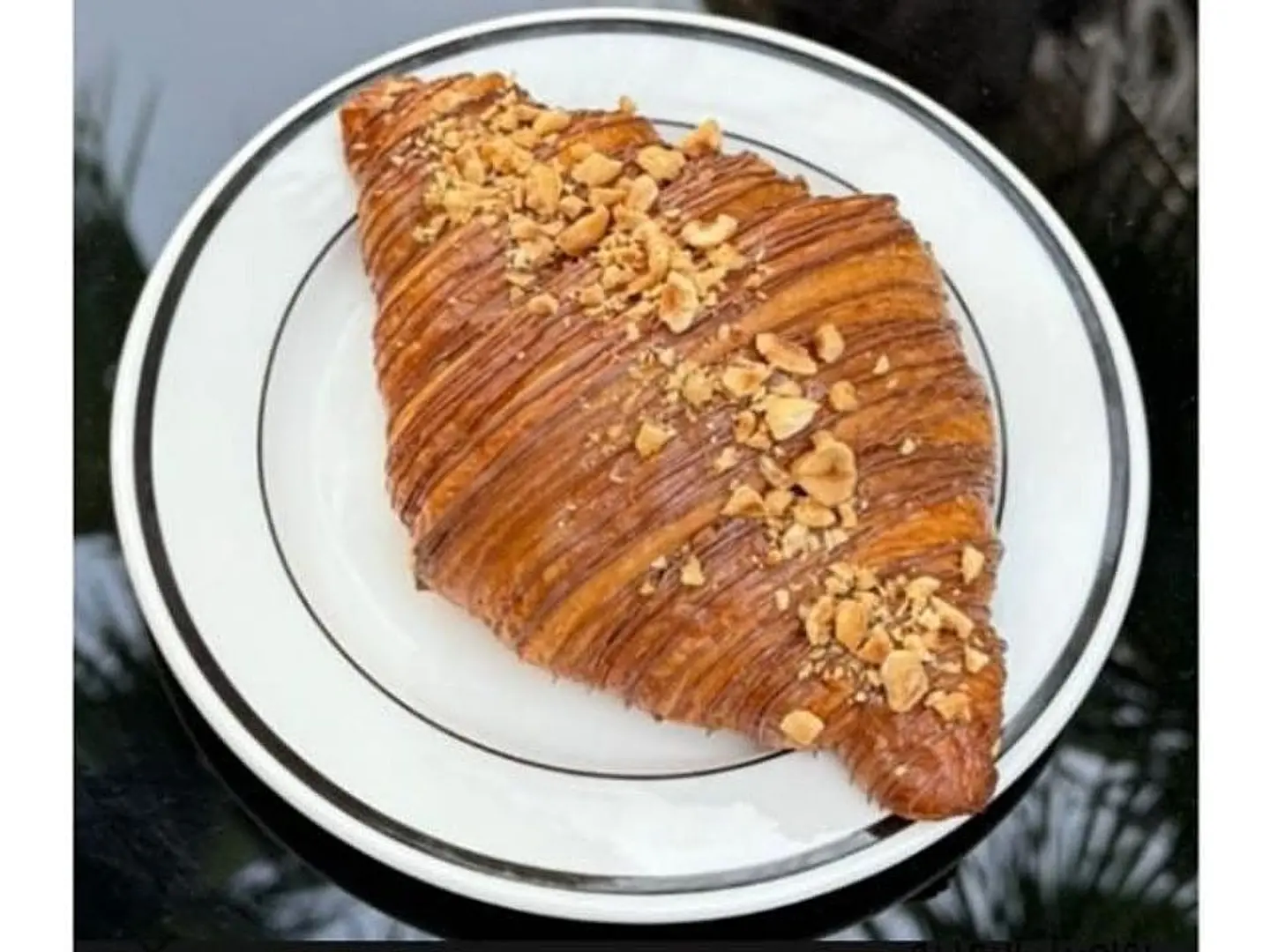 كرواسون بالنوتيلا والبندق