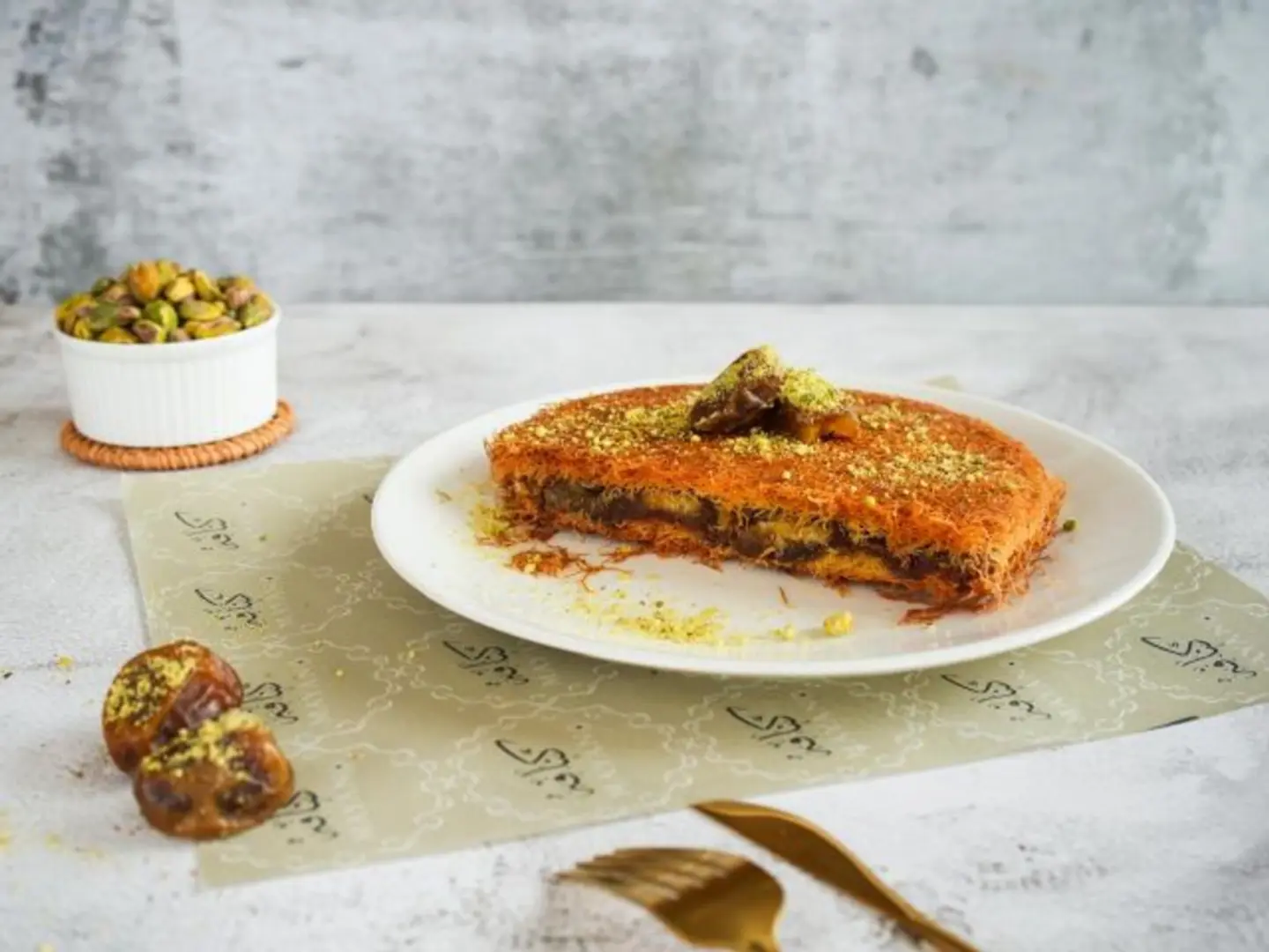 Rough Kunafah With Dates Medium